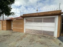 Casa com amplo quintal