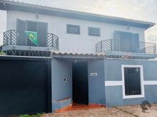 Sobrado com 4 quartos e piscina