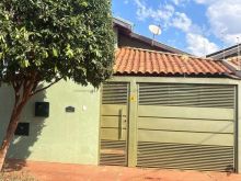 Casa reformada - 02 quartos - churrasqueira