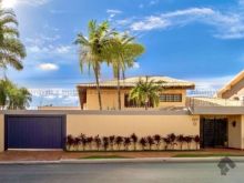 Sobrado com quadra de esportes e piscina no Bela Vista