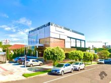 Prédio comercial de alto padrão