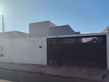 Casa recém construída - bem localizada