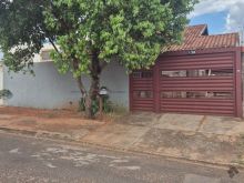 Casa com quintal amplo