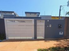 Casa nova com piscina