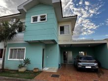 Sobrado no Residencial Bem-te-vi com piscina