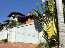 Sobrado de esquina incrível em rua sem saída