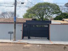 Casa rica em armários e com área verde