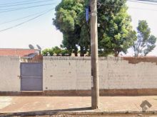 Terreno 12 x 30 m no asfalto e murado