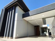 Casa com três suítes no Rita Vieira