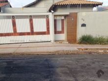 Casa - 3 suítes - espaçosa e confortável