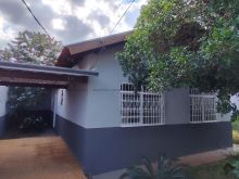 Casa com 3 quartos e quintal