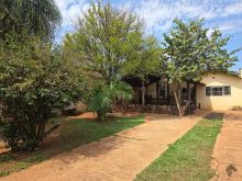 Casa térrea - quintal grande e varanda