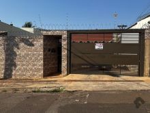 Casa com piscina e 4 quartos próximo à Ernesto Geisel