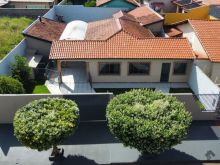 Linda casa com piscina e amplo quintal