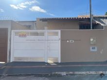 Casa com 02 quartos no Monte Castelo