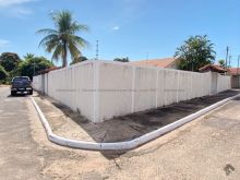 Casa ampla de esquina