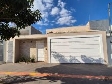 Linda casa no bairro Universitário