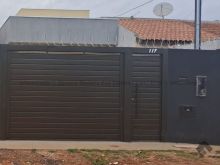 Casa bem localizada no bairro