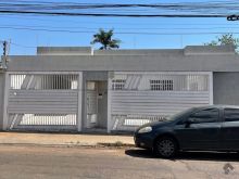 Casa térrea com piscina