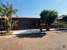 Casa com 04 quartos - 02 salas