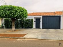 Casa térrea ampla com piscina no Jardim Panamá