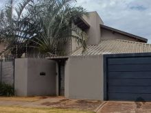 Belíssima casa com piscina - quintal e área gourmet