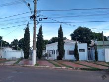 Casa espaçosa em terreno amplo - no centro