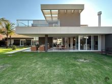 Casa térrea - 4 suítes - terreno amplo