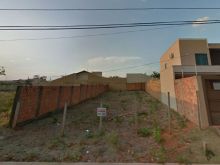 Ótimo terreno - Lise Rose ao lado da Hiroshima