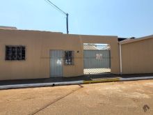 Casa térrea na avenida Presidente Tancredo Neves