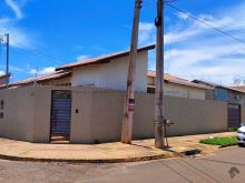 Casa de esquina próximo à avenida Júlio de Castilho