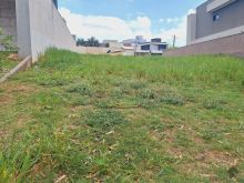 Terreno em meio de quadra