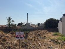 Terreno murado na lateral e fundos