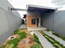 Casa confortável com suíte e churrasqueira