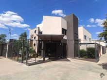 Imóvel com 11 salas comerciais no Tiradentes