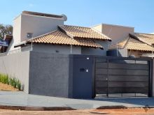 Casa de esquina no Rita Vieira com energia solar