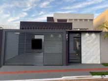 Casa nova com linda fachada