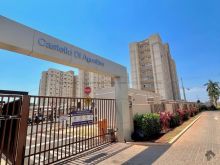 Apartamento com sacada reformado no Rita Vieira