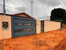 Casa de esquina - terreno grande de 494m²