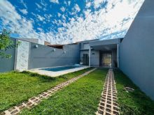 Casa com 2 quartos sendo um suíte e piscina