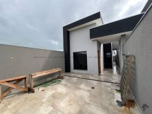 Casa com suíte - gourmet e corredor lateral