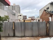 Terreno no centro com muito movimento de pessoas