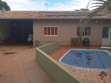 Casa com piscina aquecida e área gourmet