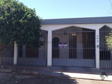 Casa ampla - área gourmet e ótima localização