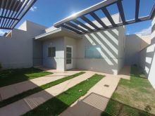 Casa grande com móveis planejados