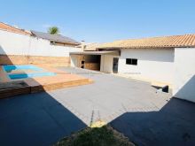 Casa com 3 quartos - piscina e varanda gourmet