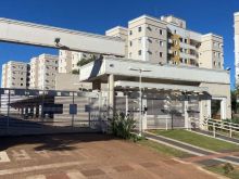 Lindo apartamento com jardim