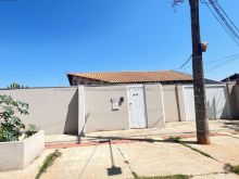 Casa ampla - terreno de esquina