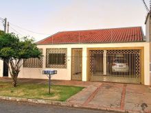 Casa térrea com quartos amplos na Vila Nasser