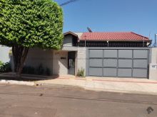 Excelente casa com quintal